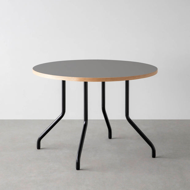 THE CAFE TABLE / リノリウム 全24色　Black Steel 4本脚 × ラウンド φ81 - 100