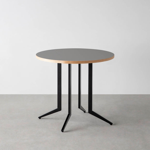 THE CAFE TABLE / リノリウム 全24色　Black Steel 4本脚 × ラウンド φ61 - 80