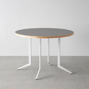 THE CAFE TABLE / リノリウム 全24色　White Steel 4本脚 × ラウンド φ81 - 100