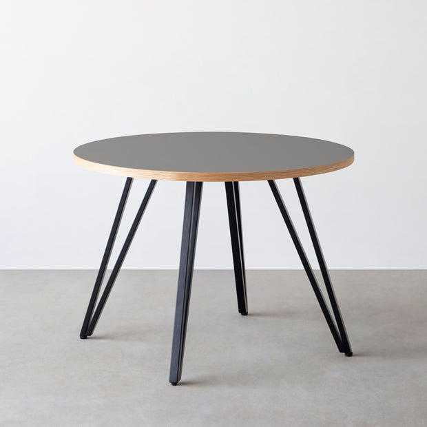 THE CAFE TABLE / リノリウム 全24色　Black Steel 4本脚 × ラウンド φ81 - 100