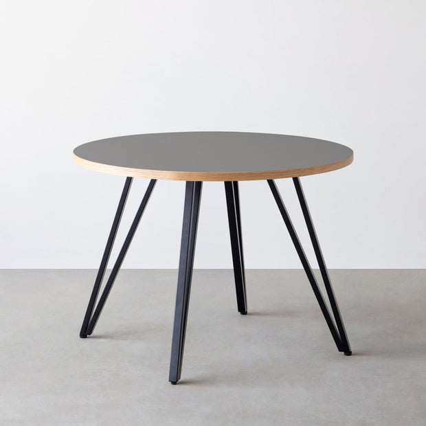 THE CAFE TABLE / リノリウム 全24色　Black Steel 4本脚 × ラウンド φ81 - 100