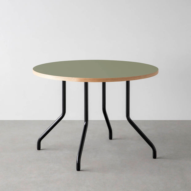 THE CAFE TABLE / リノリウム 全24色　Black Steel 4本脚 × ラウンド φ81 - 100