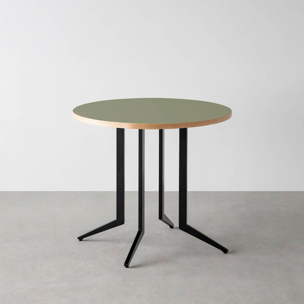THE CAFE TABLE / リノリウム 全24色　Black Steel 4本脚 × ラウンド φ61 - 80