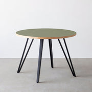 THE CAFE TABLE / リノリウム 全24色　Black Steel 4本脚 × ラウンド φ81 - 100