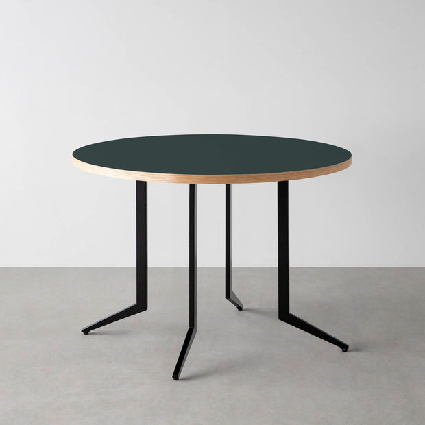 THE CAFE TABLE / リノリウム 全24色　Black Steel 4本脚 × ラウンド φ81 - 100