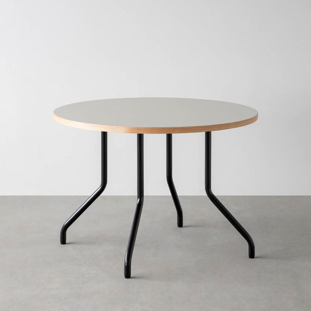 THE CAFE TABLE / リノリウム 全24色　Black Steel 4本脚 × ラウンド φ81 - 100