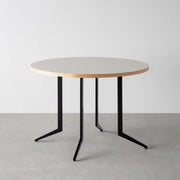THE CAFE TABLE / リノリウム 全24色　Black Steel 4本脚 × ラウンド φ81 - 100