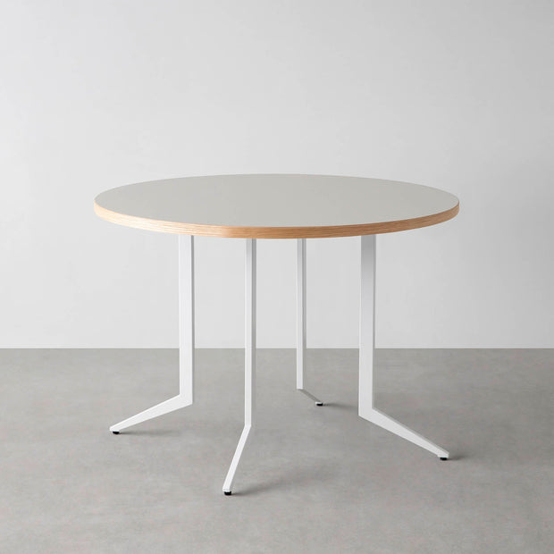 THE CAFE TABLE / リノリウム 全24色　White Steel 4本脚 × ラウンド φ81 - 100