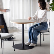 THE CAFE TABLE / リノリウム 全24色　Black Steel 1本脚 × ラウンド φ61 - 70