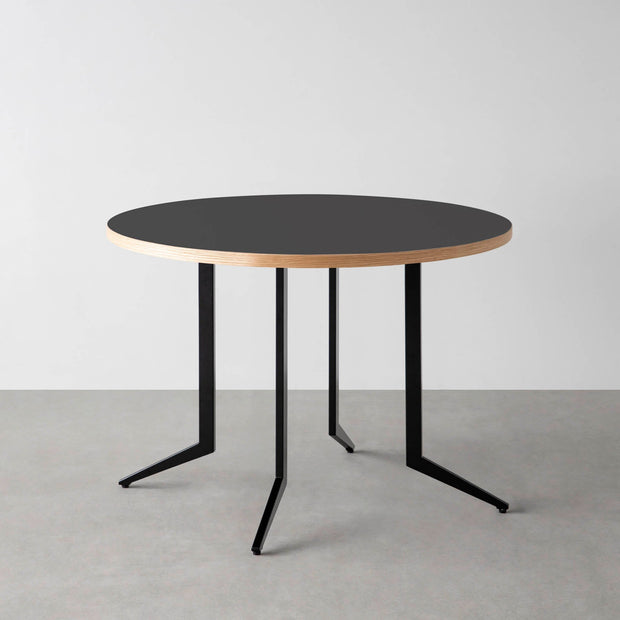 THE CAFE TABLE / リノリウム 全24色　Black Steel 4本脚 × ラウンド φ81 - 100