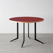 THE CAFE TABLE / リノリウム 全24色　Black Steel 4本脚 × ラウンド φ81 - 100