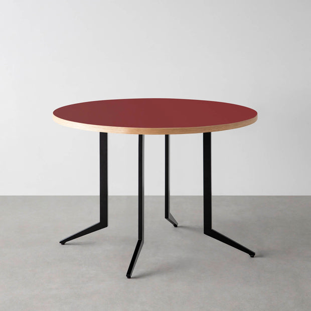 THE CAFE TABLE / リノリウム 全24色　Black Steel 4本脚 × ラウンド φ81 - 100