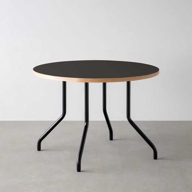THE CAFE TABLE / リノリウム 全24色　Black Steel 4本脚 × ラウンド φ81 - 100