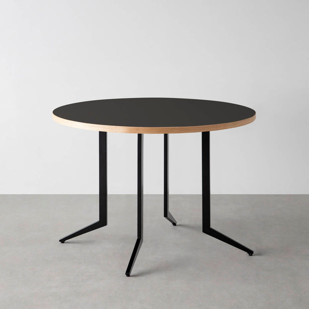THE CAFE TABLE / リノリウム 全24色　Black Steel 4本脚 × ラウンド φ81 - 100