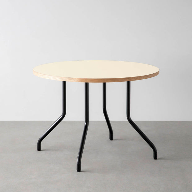 THE CAFE TABLE / リノリウム 全24色　Black Steel 4本脚 × ラウンド φ81 - 100