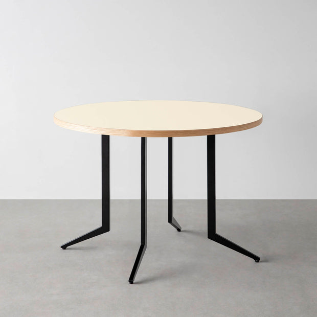 THE CAFE TABLE / リノリウム 全24色　Black Steel 4本脚 × ラウンド φ81 - 100