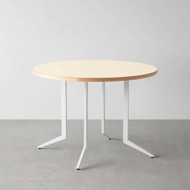 THE CAFE TABLE / リノリウム 全24色　White Steel 4本脚 × ラウンド φ81 - 100