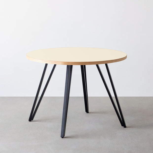 THE CAFE TABLE / リノリウム 全24色　Black Steel 4本脚 × ラウンド φ81 - 100