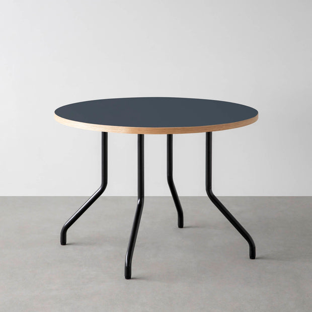 THE CAFE TABLE / リノリウム 全24色　Black Steel 4本脚 × ラウンド φ81 - 100