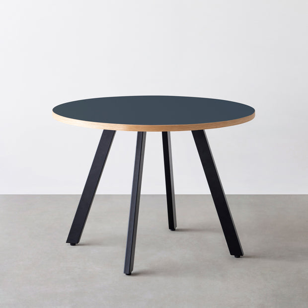 THE CAFE TABLE / リノリウム 全24色　Black Steel 4本脚 × ラウンド φ81 - 100