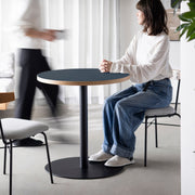 THE CAFE TABLE / リノリウム 全24色　Black Steel 1本脚 × ラウンド φ61 - 70