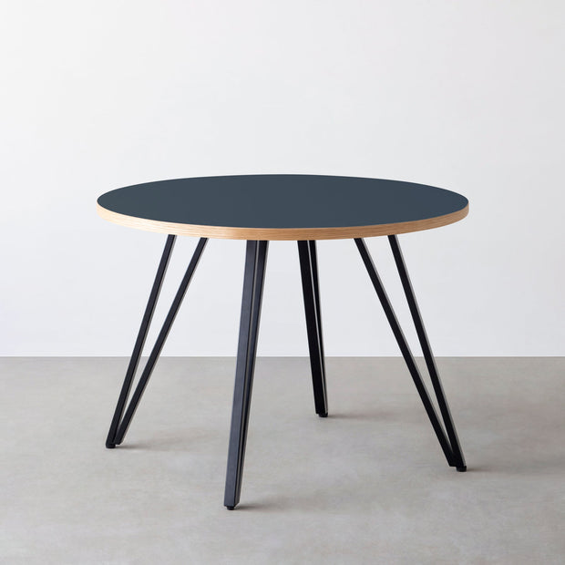THE CAFE TABLE / リノリウム 全24色　Black Steel 4本脚 × ラウンド φ81 - 100