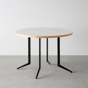 THE CAFE TABLE / リノリウム 全24色　Black Steel 4本脚 × ラウンド φ81 - 100