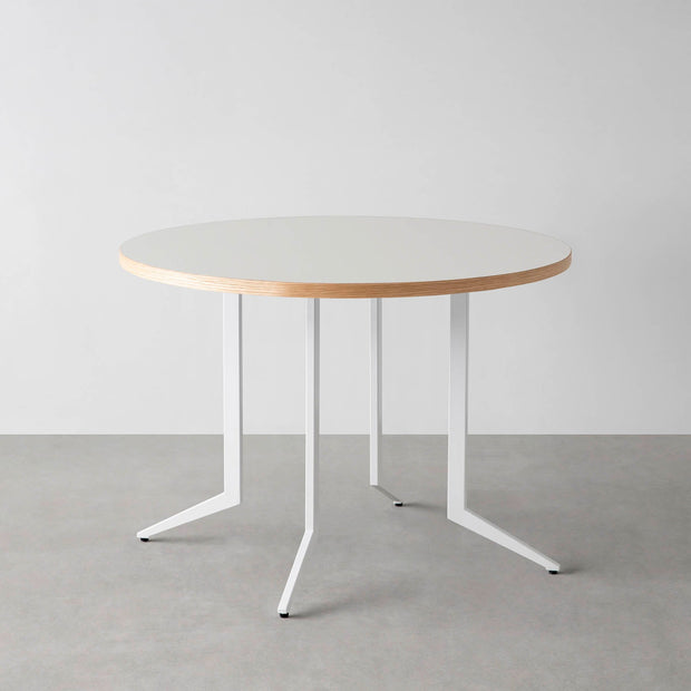 THE CAFE TABLE / リノリウム 全24色　White Steel 4本脚 × ラウンド φ81 - 100
