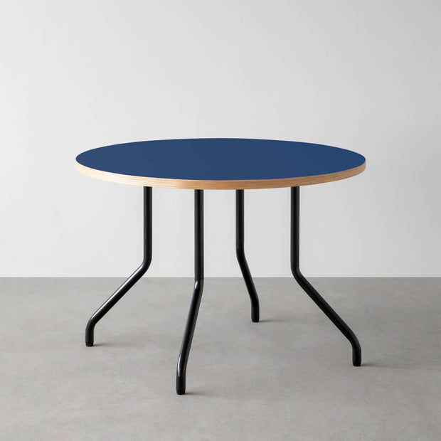 THE CAFE TABLE / リノリウム 全24色　Black Steel 4本脚 × ラウンド φ81 - 100