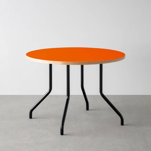 THE CAFE TABLE / リノリウム 全24色　Black Steel 4本脚 × ラウンド φ81 - 100