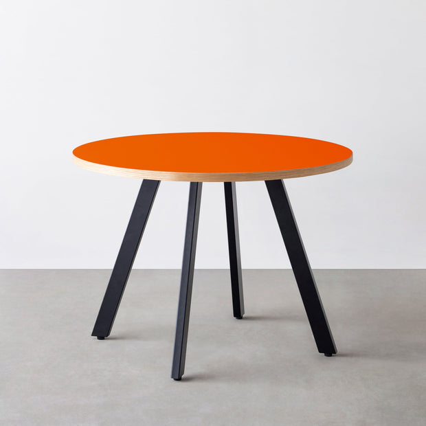 THE CAFE TABLE / リノリウム 全24色　Black Steel 4本脚 × ラウンド φ81 - 100