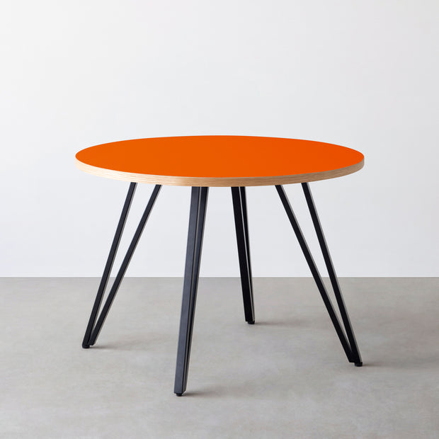 THE CAFE TABLE / リノリウム 全24色　Black Steel 4本脚 × ラウンド φ81 - 100