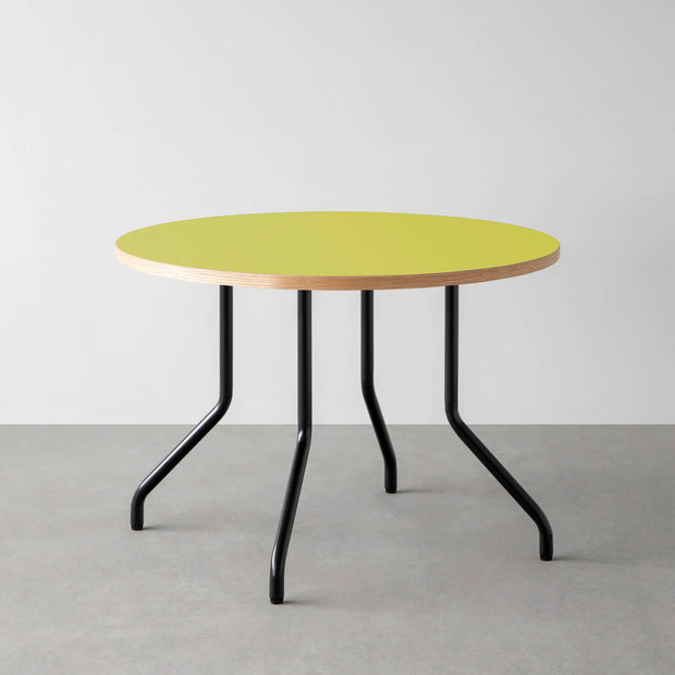 THE CAFE TABLE / リノリウム 全24色　Black Steel 4本脚 × ラウンド φ81 - 100