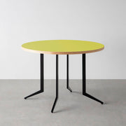 THE CAFE TABLE / リノリウム 全24色　Black Steel 4本脚 × ラウンド φ81 - 100