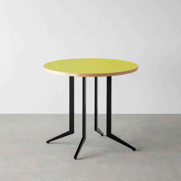 THE CAFE TABLE / リノリウム 全24色　Black Steel 4本脚 × ラウンド φ61 - 80