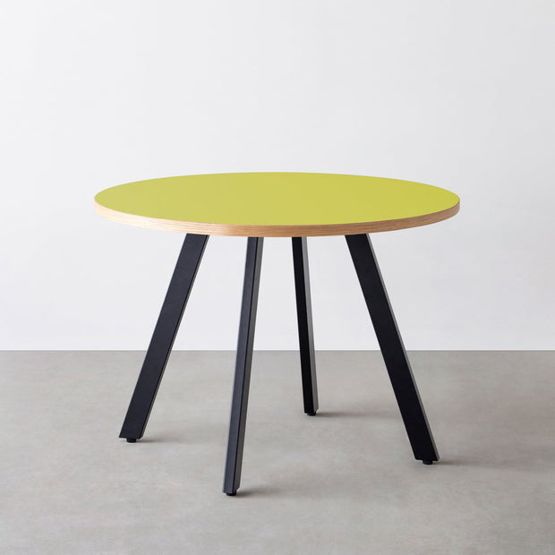 THE CAFE TABLE / リノリウム 全24色　Black Steel 4本脚 × ラウンド φ81 - 100