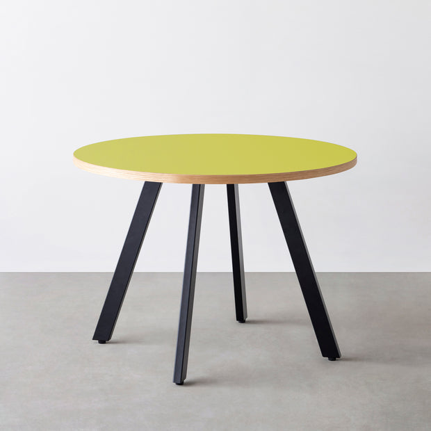 THE CAFE TABLE / リノリウム 全24色　Black Steel 4本脚 × ラウンド φ81 - 100