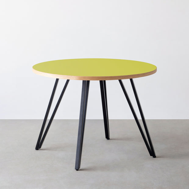 THE CAFE TABLE / リノリウム 全24色　Black Steel 4本脚 × ラウンド φ81 - 100