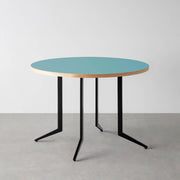 THE CAFE TABLE / リノリウム 全24色　Black Steel 4本脚 × ラウンド φ81 - 100