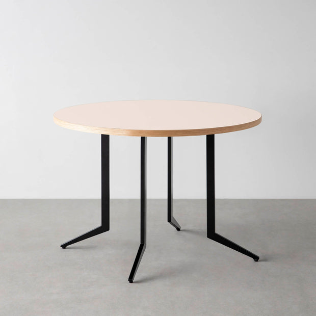 THE CAFE TABLE / リノリウム 全24色　Black Steel 4本脚 × ラウンド φ81 - 100