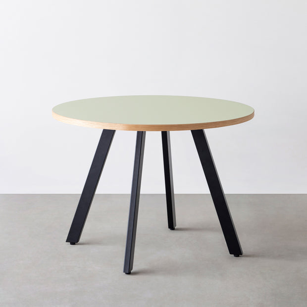 THE CAFE TABLE / リノリウム 全24色　Black Steel 4本脚 × ラウンド φ81 - 100