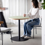 THE CAFE TABLE / リノリウム 全24色　Black Steel 1本脚 × ラウンド φ61 - 70