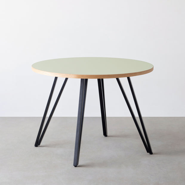 THE CAFE TABLE / リノリウム 全24色　Black Steel 4本脚 × ラウンド φ81 - 100