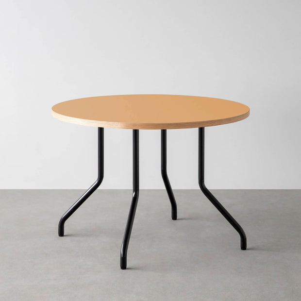 THE CAFE TABLE / リノリウム 全24色　Black Steel 4本脚 × ラウンド φ81 - 100