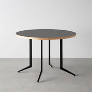 THE CAFE TABLE / リノリウム 全32色　Black Steel 4本脚 × ラウンド φ81 - 100