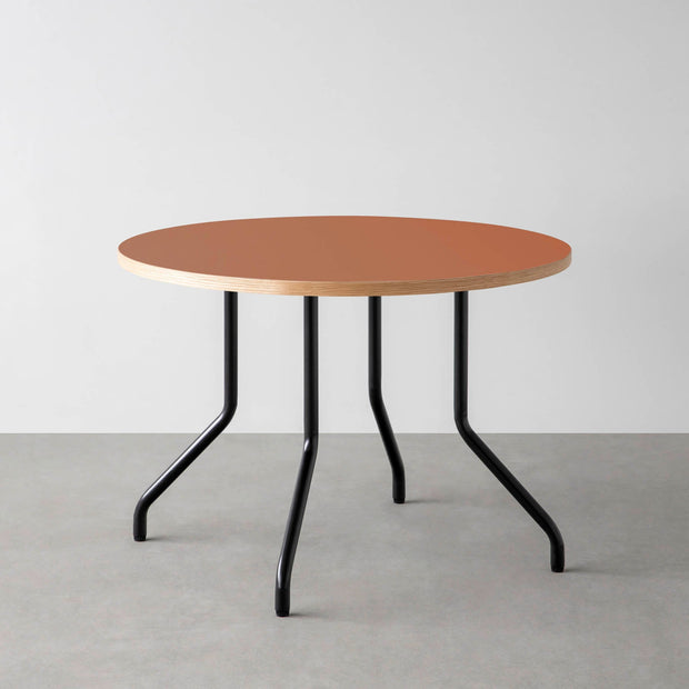 THE CAFE TABLE / リノリウム 全32色　Black Steel 4本脚 × ラウンド φ81 - 100
