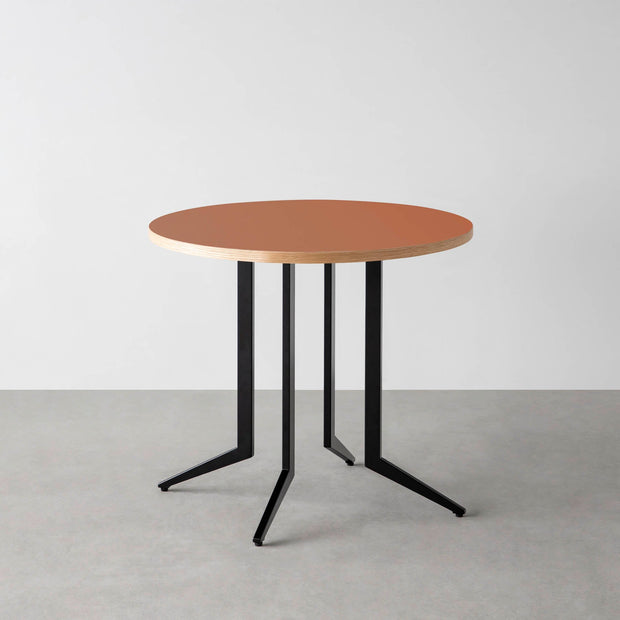 THE CAFE TABLE / リノリウム 全32色　Black Steel 4本脚 × ラウンド φ61 - 80