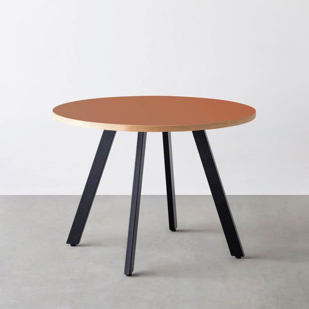 THE CAFE TABLE / リノリウム 全32色　Black Steel 4本脚 × ラウンド φ81 - 100