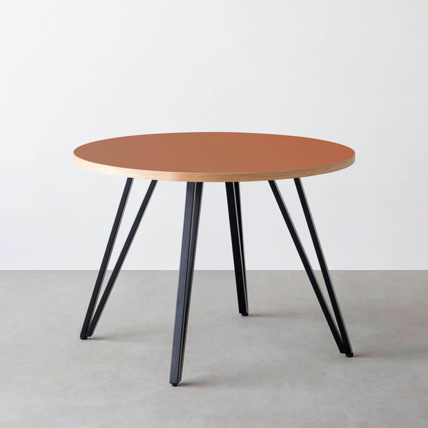 THE CAFE TABLE / リノリウム 全32色　Black Steel 4本脚 × ラウンド φ81 - 100