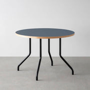 THE CAFE TABLE / リノリウム 全32色　Black Steel 4本脚 × ラウンド φ81 - 100